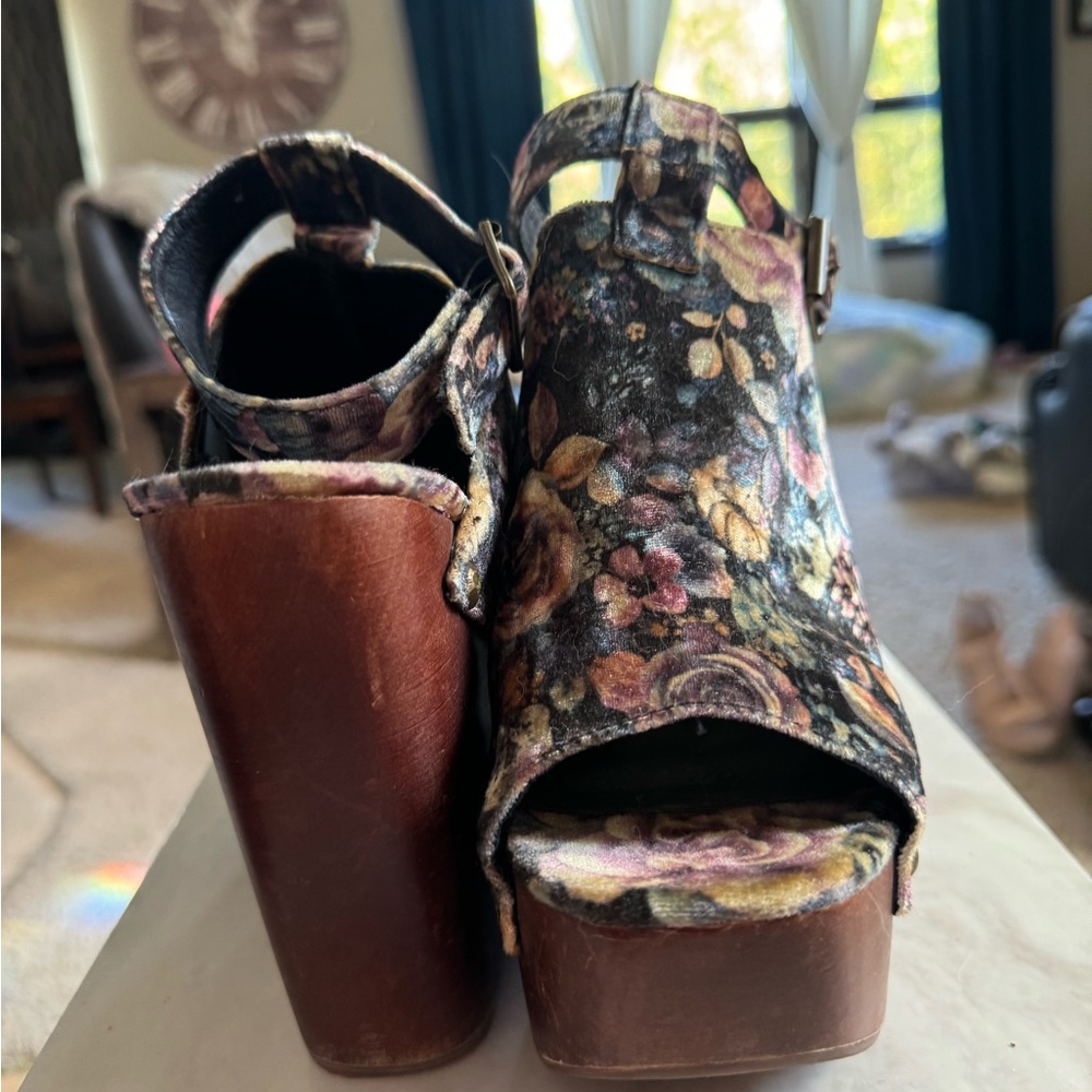 Velvet floral platform Jeffrey Campbell Size 9 - Picture 5 of 5